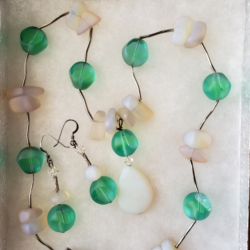 Fabulous summer time necklace and earrings.